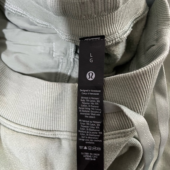 Men’s Lululemon shorts - Picture 2 of 3